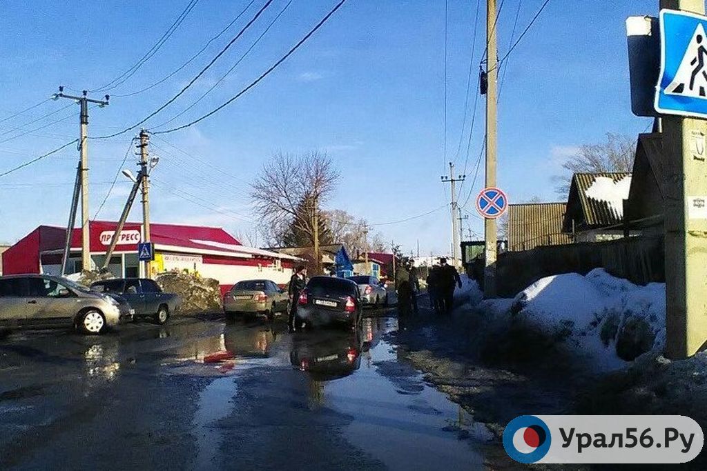 После публикации Урал56.Ру полиция проверила дорогу, где Lada Kalina провалилась в яму