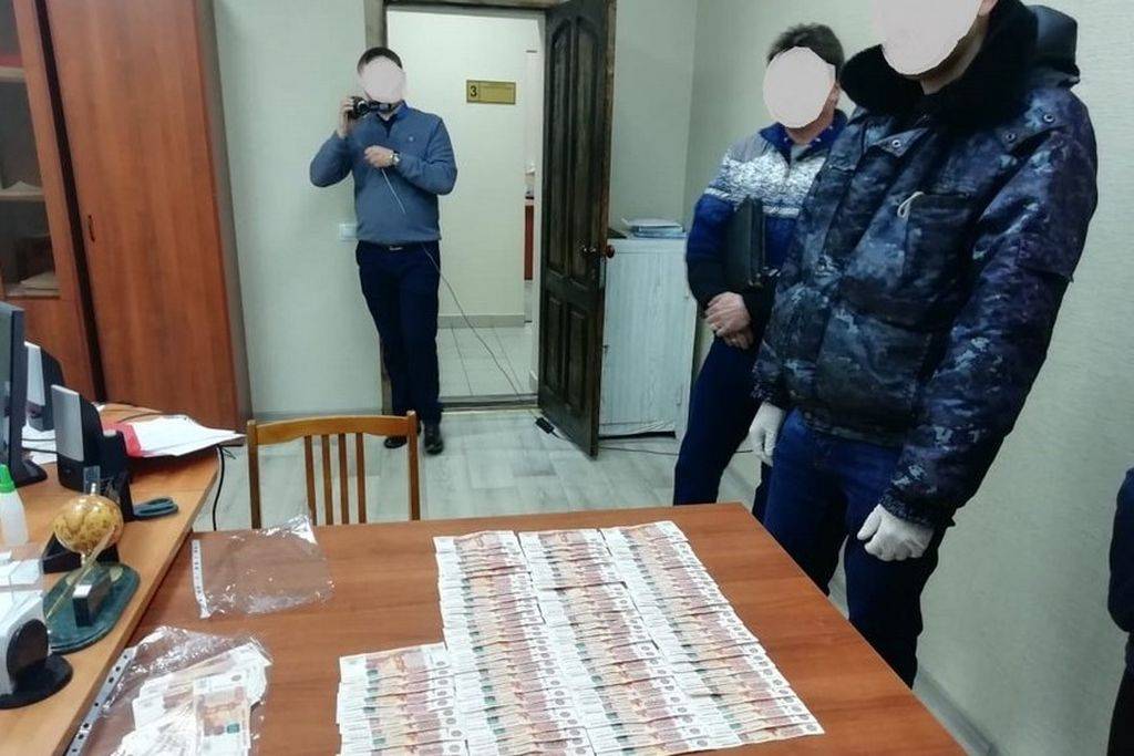Деньги, которые бизнесмен предлагал следователю, фото: СУ СК