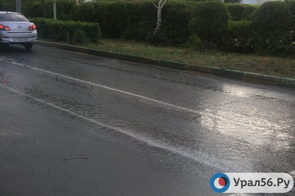Мокрая дорога в Орске (фото из архива)