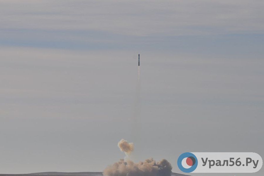 Ракета, запущенная с пусковой базы в Ясном. Оренбургская область, 21.11.2013 