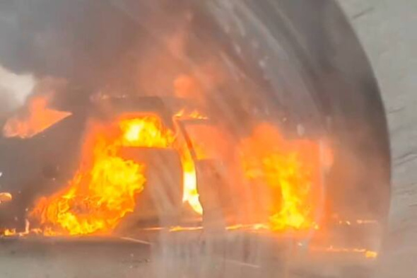 ГАЗель и легковой автомобиль сгорели после ДТП на трассе в Оренбургской области
