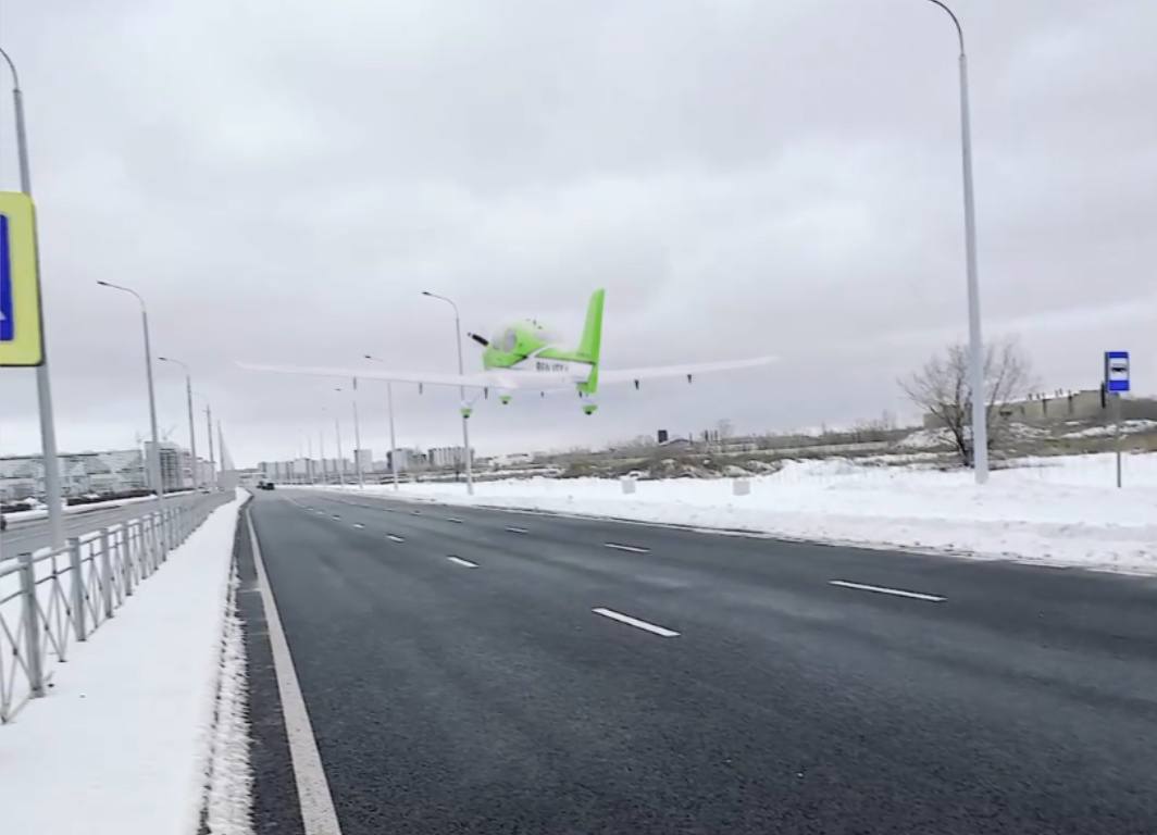 Digital-художники из Оренбурга подняли в небо самолет с новой дороги на ул. Рокоссовского