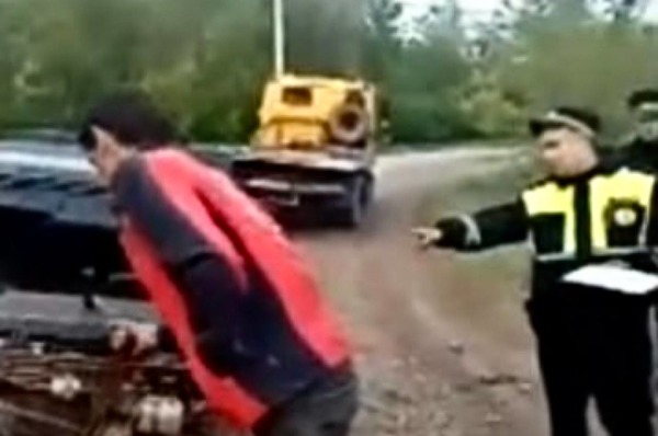 Во время происшествия. Стоп-кадр из видео УМВД России по Оренбургской области