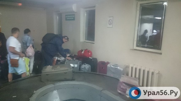 «Когда я увидел багажное отделение, мне стало стыдно»: Денис Паслер заявил, что сарай для выдачи багажа в аэропорту Оренбурга снесли