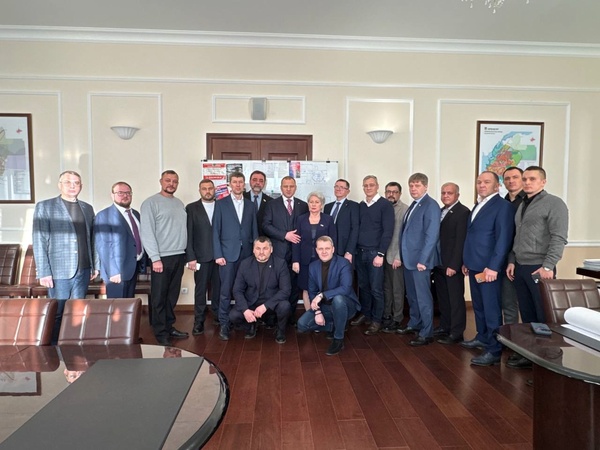 Глава Оренбурга (в центре) перед тем, как отбыть на СВО. Источник: Александр Шмарин