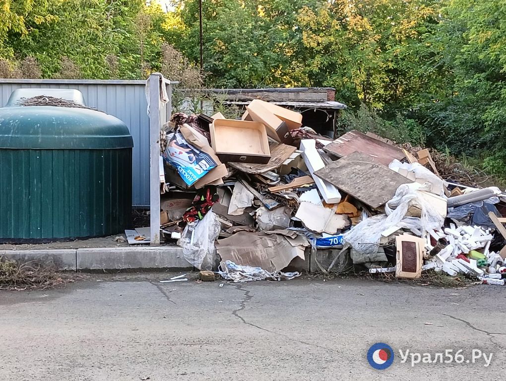 Мусорная площадка на улице Орское шоссе, 15
