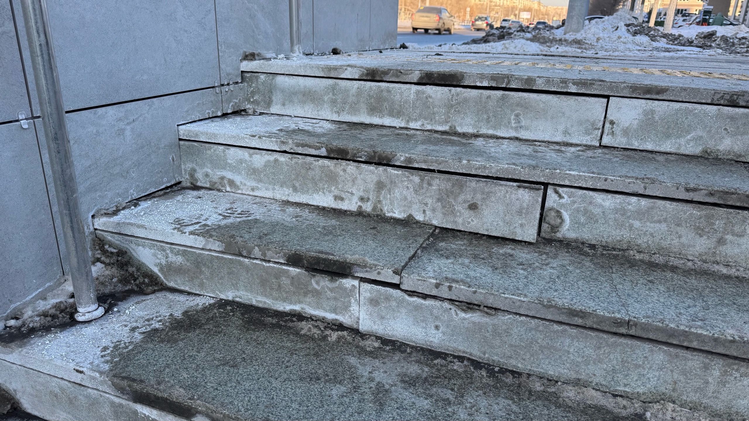 Ступени подземного перехода в Оренбурге