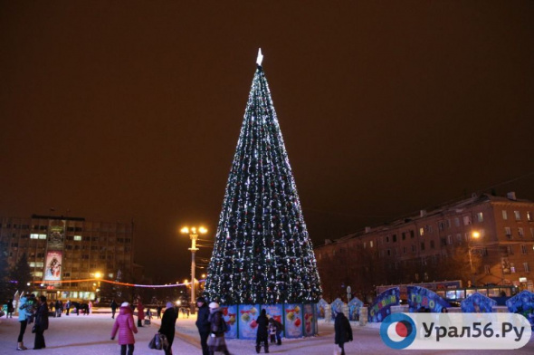 В поселке ОЗТП Орска в этом году появится новая новогодняя елка с разноцветными гирляндами