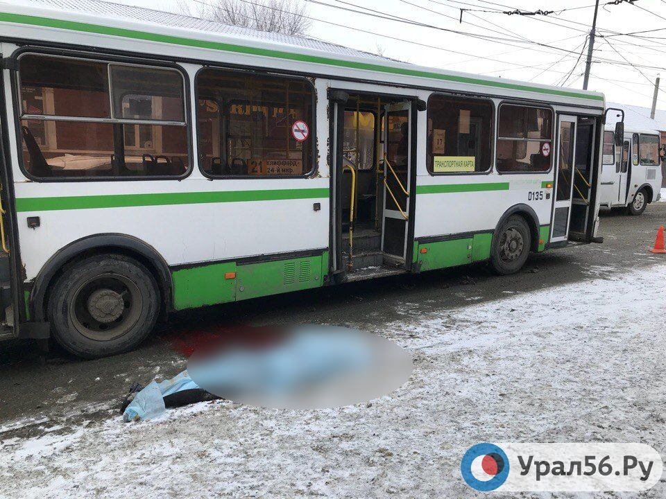 В Оренбурге автобус насмерть сбил девушку