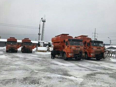 В Орске появились 4 новые машины для уборки дорог