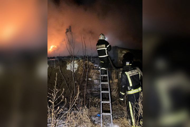 В Орске на ул. Борисоглебского, где в 2019 году сгорело сразу 12 домов, вновь произошел пожар