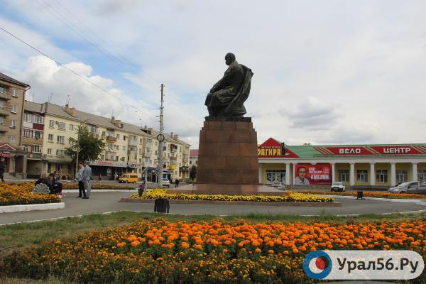 Памятник Т. Г. Шевченко в Орске 