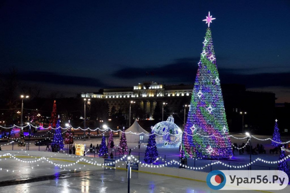Новогодний городок на площади им. Ленина в Оренбурге будет работать до 16 января