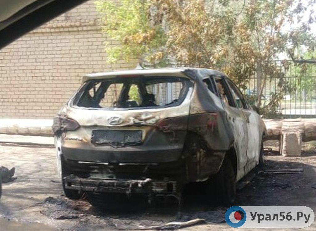 На Братской сгорел автомобиль, 02.06.2019