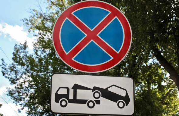 С 1 июня в центре Оренбурга на некоторых участках запретят стоянку машин