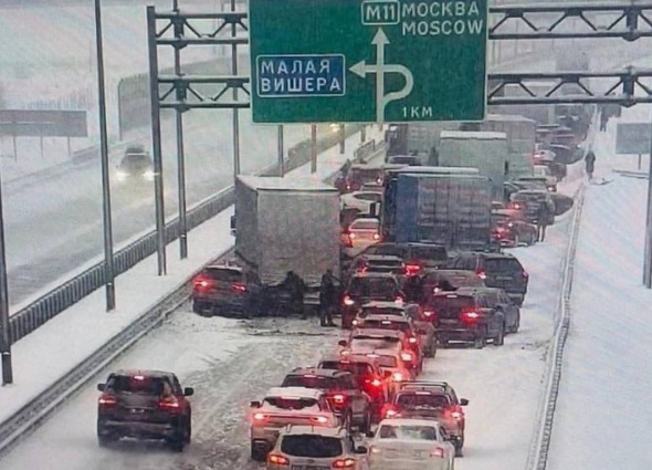 В Новгородской области на трассе М-11 «Нева» столкнулись около 50 автомобилей, 4 человека погибли