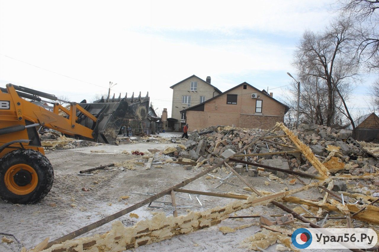 В Оренбурге владелец незаконного здания снес его самостоятельно