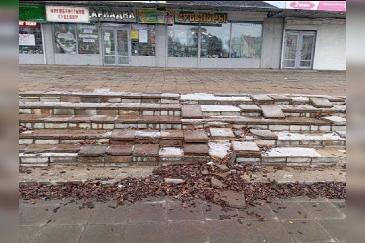 Разрушенные ступени на Советской, фото местных жителей