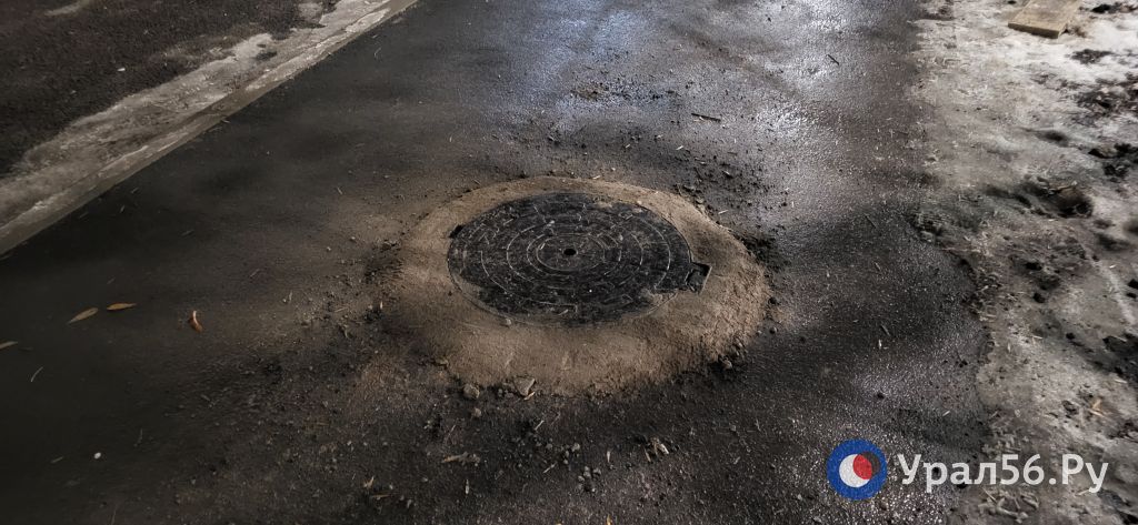 Люк на улице Маршала Жукова после ремонта