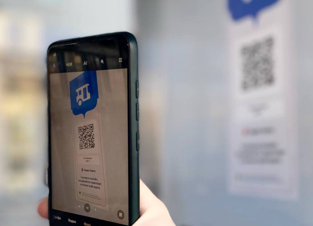 В Оренбурге начали расклеивать QR-коды с расписанием маршрутов общественного транспорта. Фото: Администрация Оренбурга