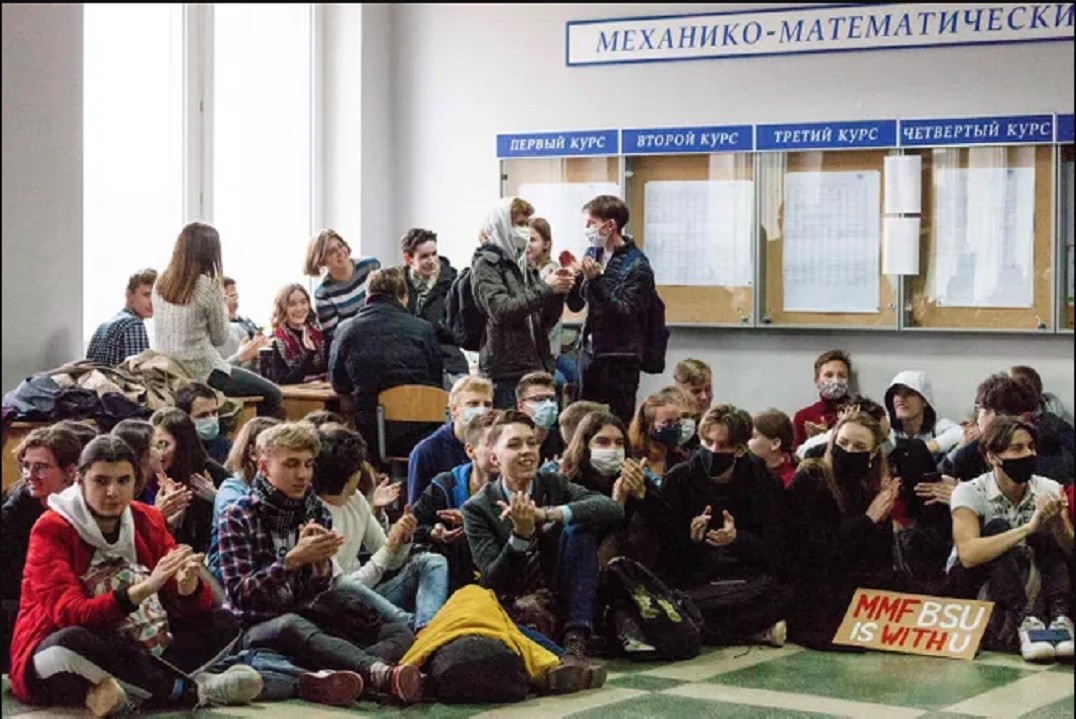 Сидячая забастовка студентов Белорусского государственного университета. Фото: СМИ