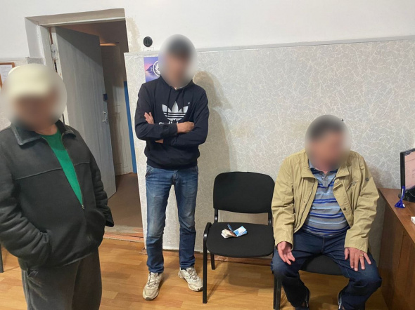 Полицейские Оренбурга задержали двух мошенников-курьеров, которые похитили более 250 000 рублей у пенсионерок