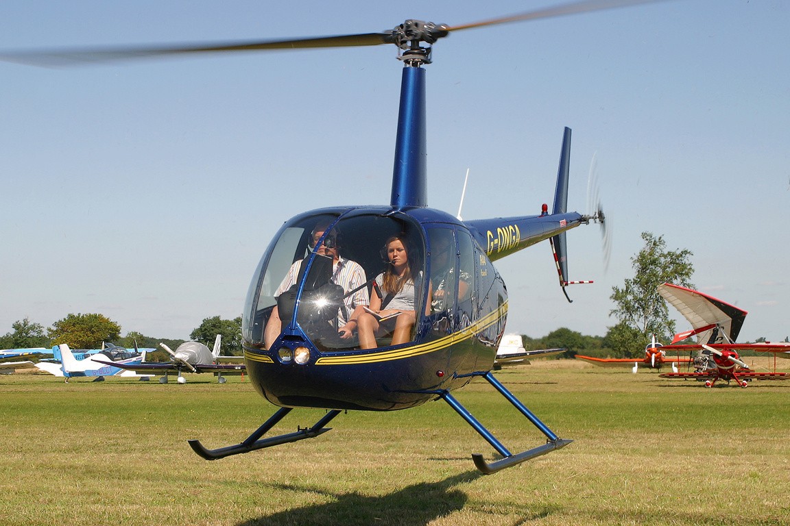 Вертолет системы Robinson R44 – такие будут выставлены компанией на продажу. Фото aerokraft.ru