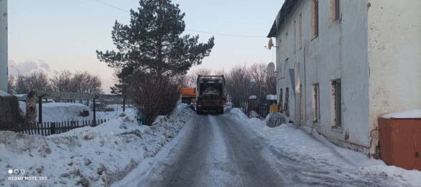 Поскользнулась, скатилась под колеса и погибла: подробности смертельного ДТП с мусоровозом в Оренбурге