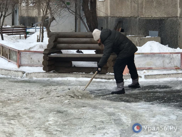 Техника, лед и лучшие дворники: Как выглядят дороги и тротуары Орска после снегопада, дождя и оттепели?