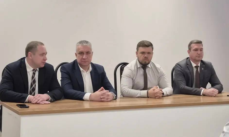 На фото Михаил Карманов второй слева. Источник: Минздрав Оренбургской области