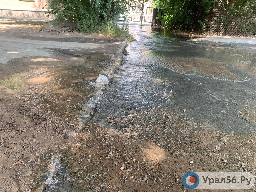 Какая ситуация в орске с паводком. Орск потоп. Орск затопление. Улица Огородная Орск наводнение. Наводнение в Орске ул Строителей 2024.