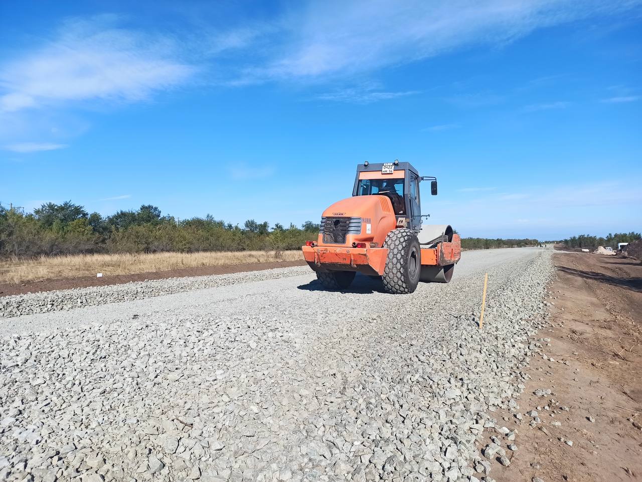 Ремонт дороги в селе Желтое в сентябре 2025 года. Фото: правительство Оренбургской области