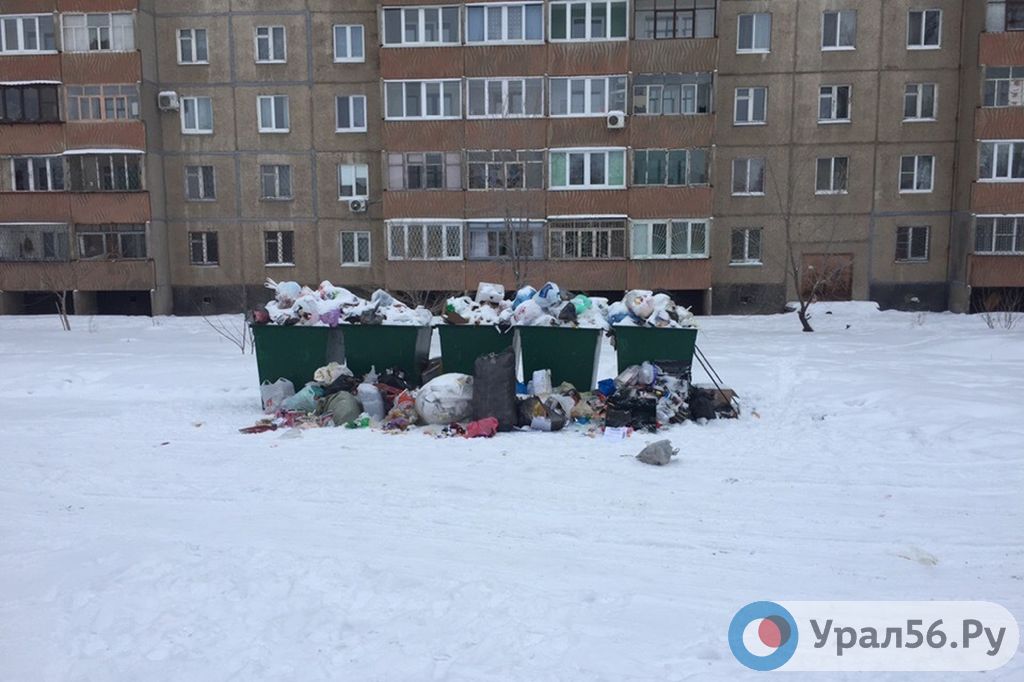 Контейнерная площадка в Орске. Фото из архива