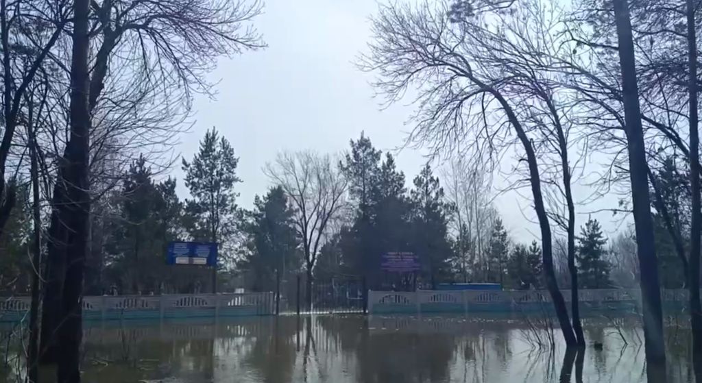 Затопленное кладбище. Фото: ТГК Южный нам нужный