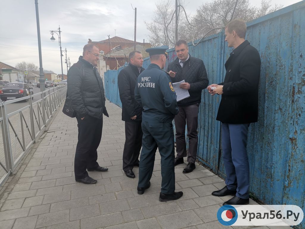 В Оренбурге во время акции протеста приставы пытались прорваться к «Атриуму». Собственники оштрафованы