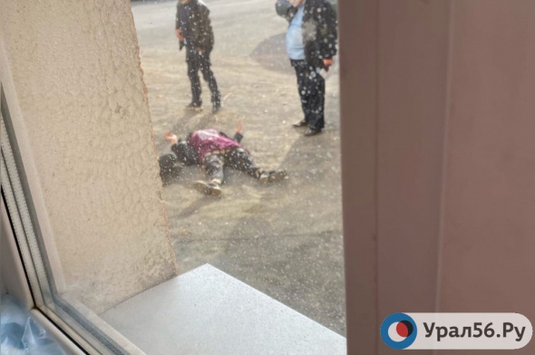 В Орске из окна поликлиники выпала женщина