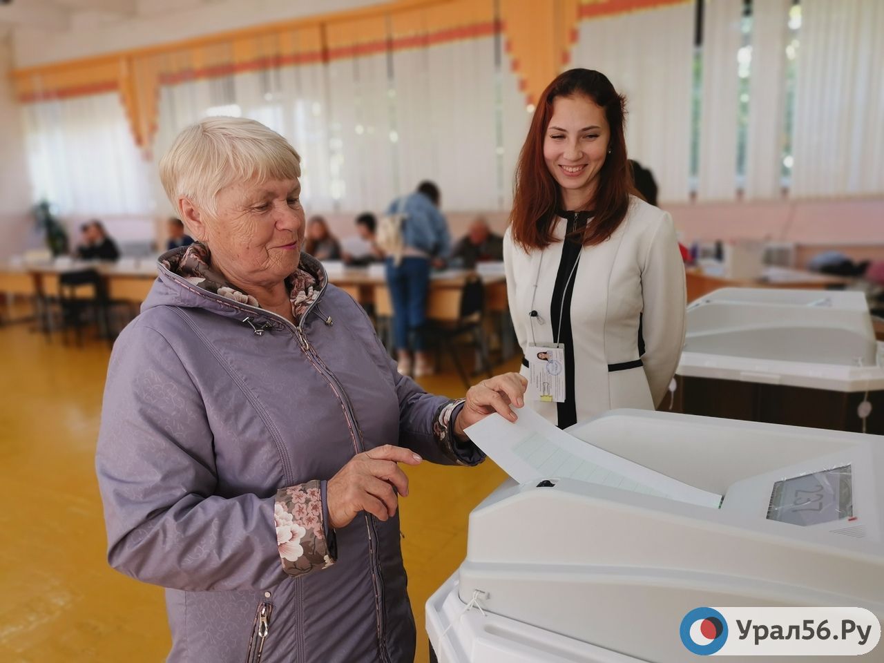 На избирательном участке. Фото из архива
