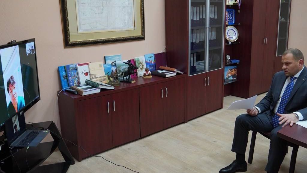 Сергей Салмин, глава Оренбурга проводит личный прием. Источник: пресс-служба администрации города