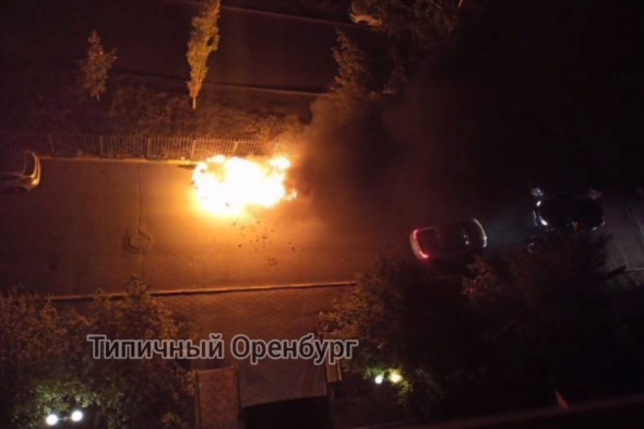 В Оренбурге сгорел автомобиль экс-депутата думы Североуральска. Это родина главы города