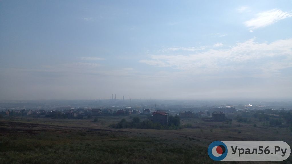 Утро в Орске в одной фотографии: весь город накрыл плотный смог, жители говорят о неприятном запахе в воздухе