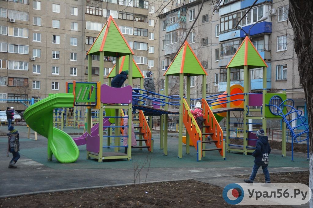 Благоустроенный двор в Орске в 2017 году