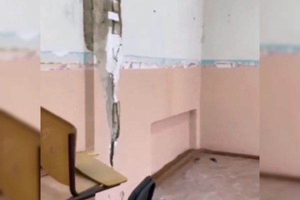 «На здании были установлены маячки»: мэрия Оренбурга прокомментировала ситуацию в школе, где обнаружили трещину