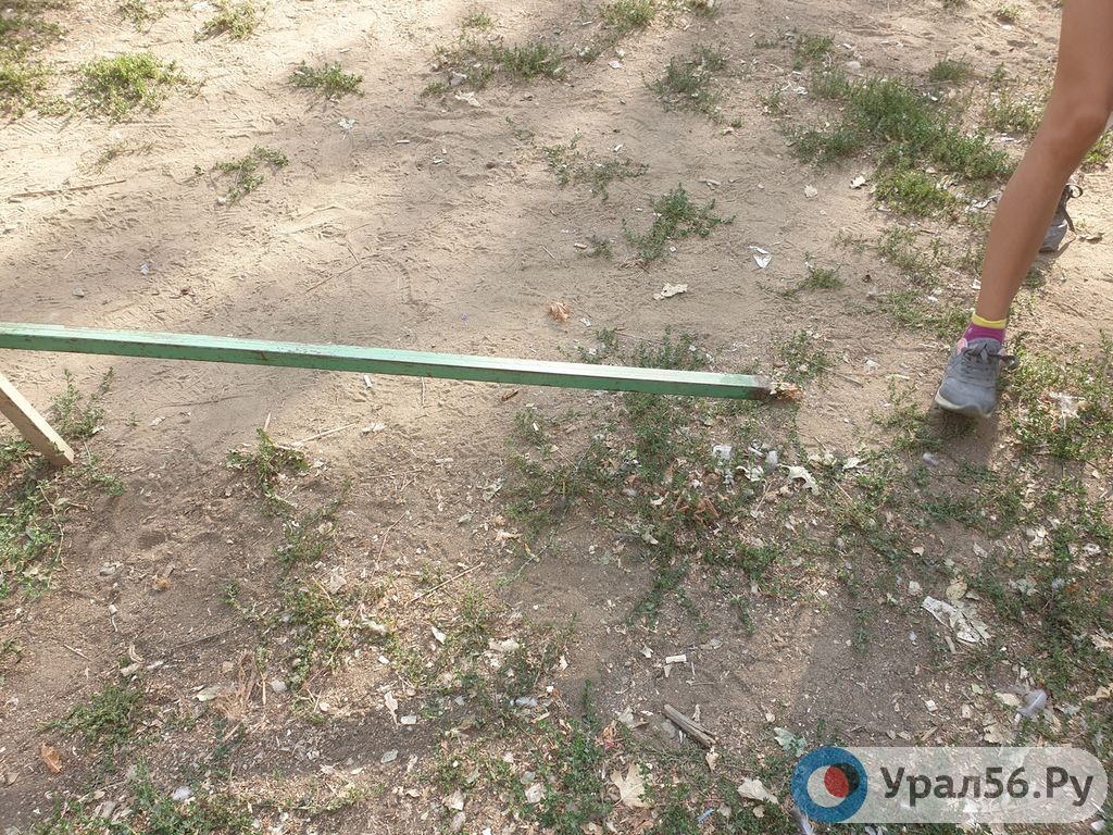 На площадке возле дома № 28 на улице Ленинского Комсомола в Орске