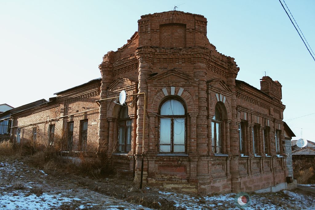 Сколько людей живет в орске. Дом купца Канфера старый город Орск. Жилой дом городского головы Ивана Агаповича Канфера. Орск старый город. Купеческий дом Орск.