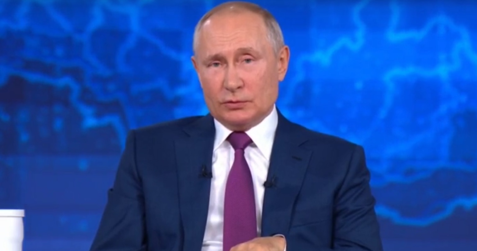 Путин выступил против обязательной вакцинации, но при этом заявил, что регионы вводят ее законно