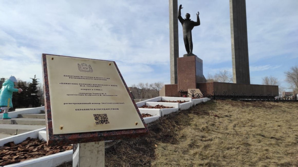 В Оренбурге восстановили памятник Юрию Гагарину, у которого пострадали гранитные плиты