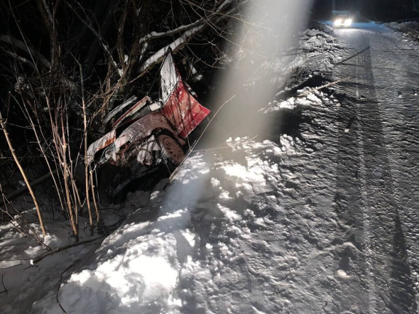 В Оренбургской области пьяный водитель без прав врезался в мост — погибла пассажирка