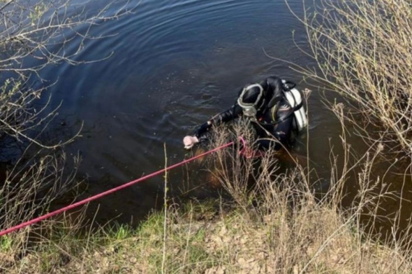 В Оренбурге водолазы ищут 18-летнего парня, спрыгнувшего с тарзанки в реку 