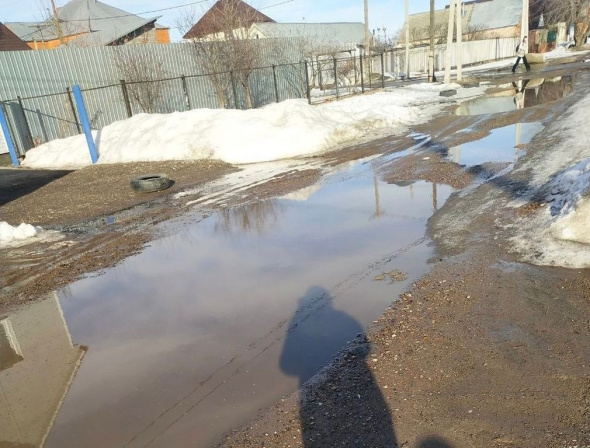 «Живем в центре, а дорога хуже, чем в деревне»: Жители Оренбурга готовят обращение к президенту из-за ужасного состояния улицы Дубицкого