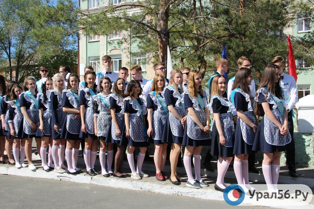 Выпускники в Оренбургской области. Фото из архива